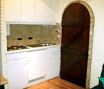 Leopold Hotel 2*